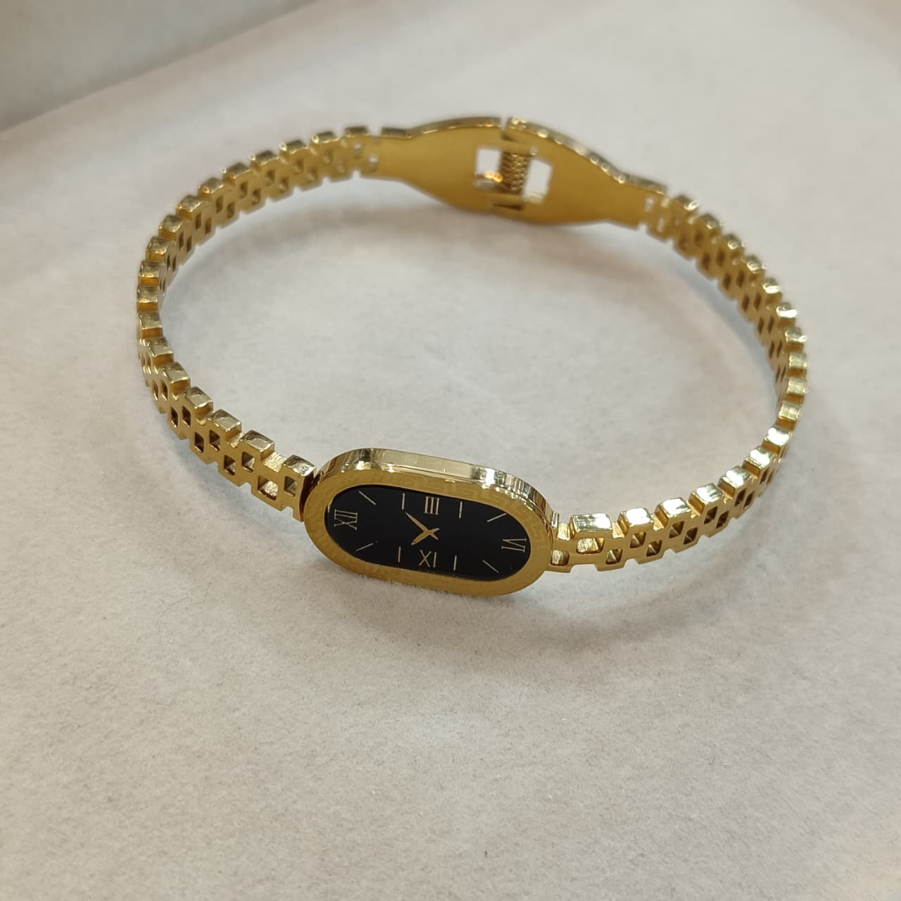 Gold Bracelet Watch – Black Dial with Roman Numerals