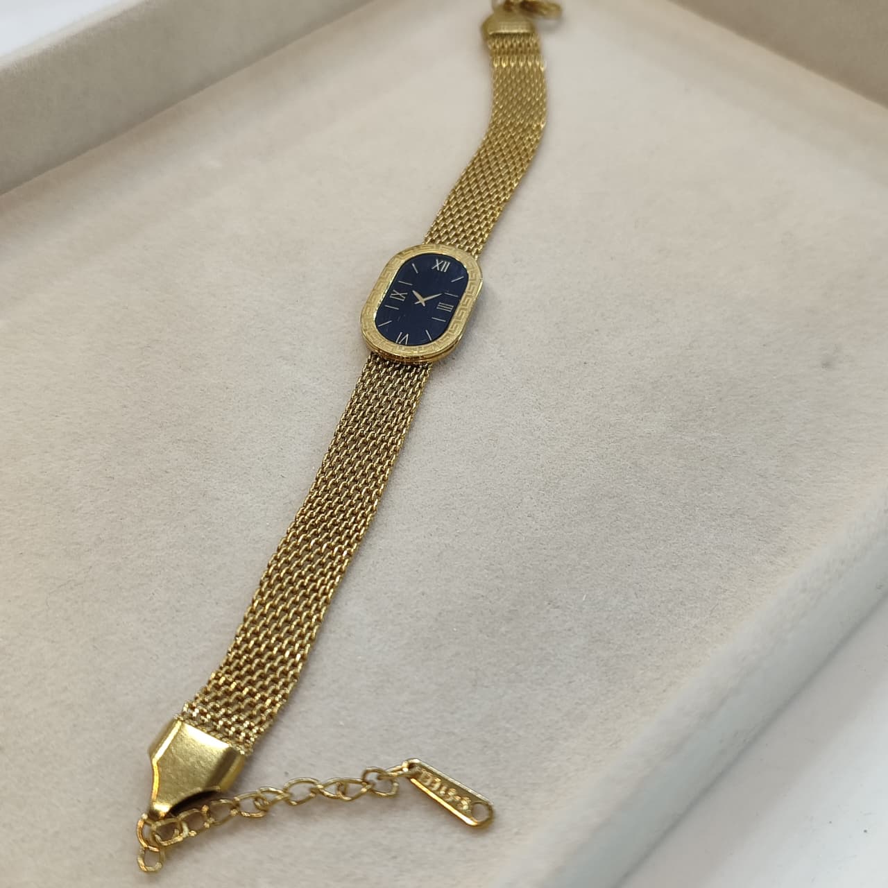 Gold Mesh Bracelet Watch – Black Dial with Roman Numerals