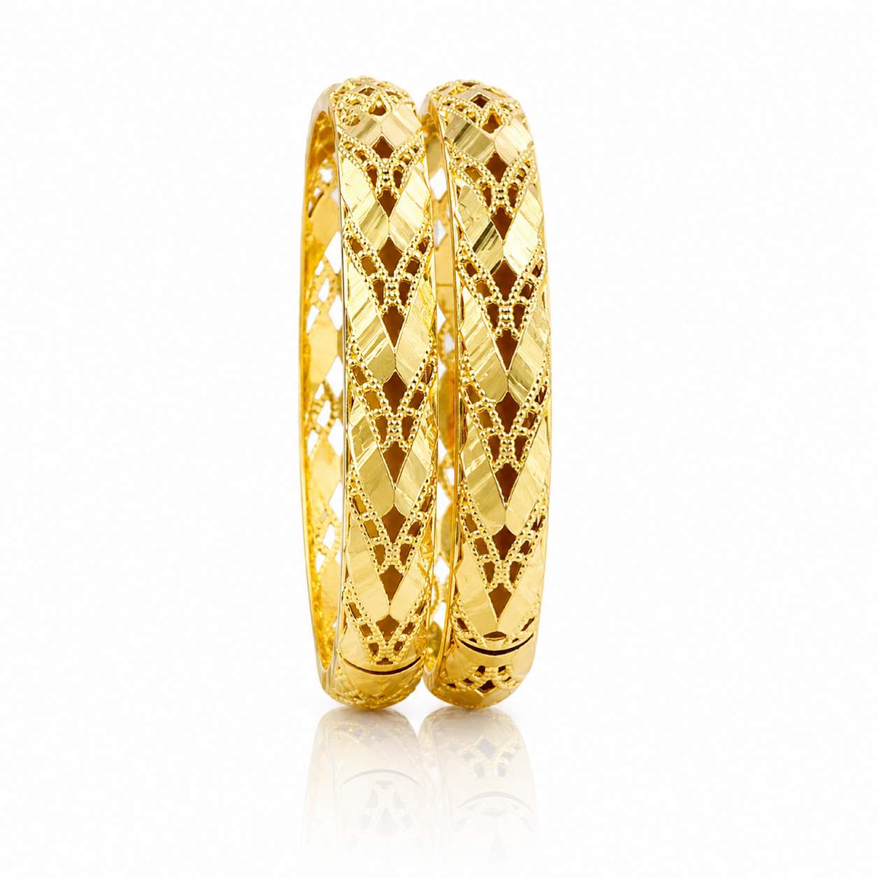 18K Gold Bangle Pair Luxe - detail view