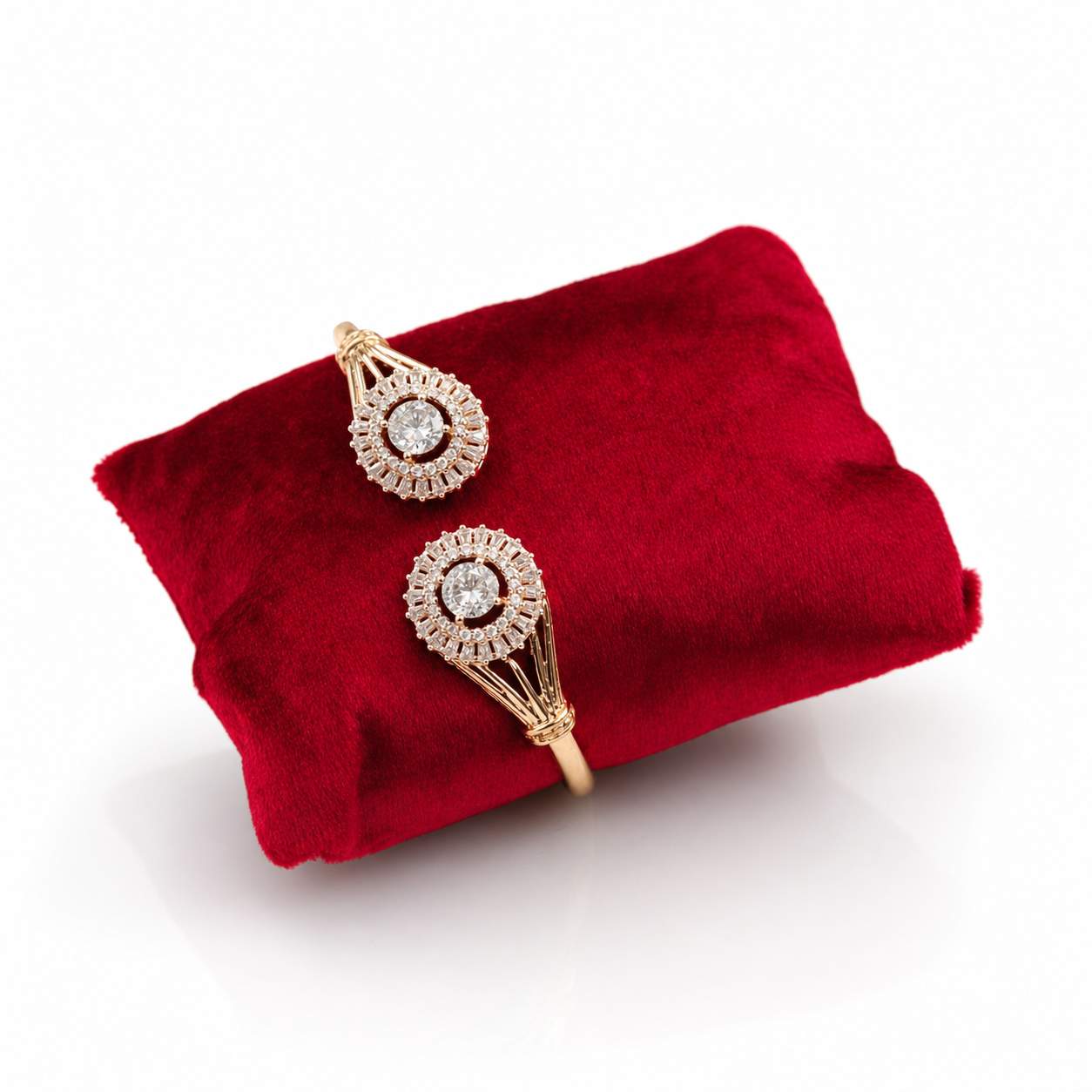 Luxe Gold Bracelet Collection - detail view