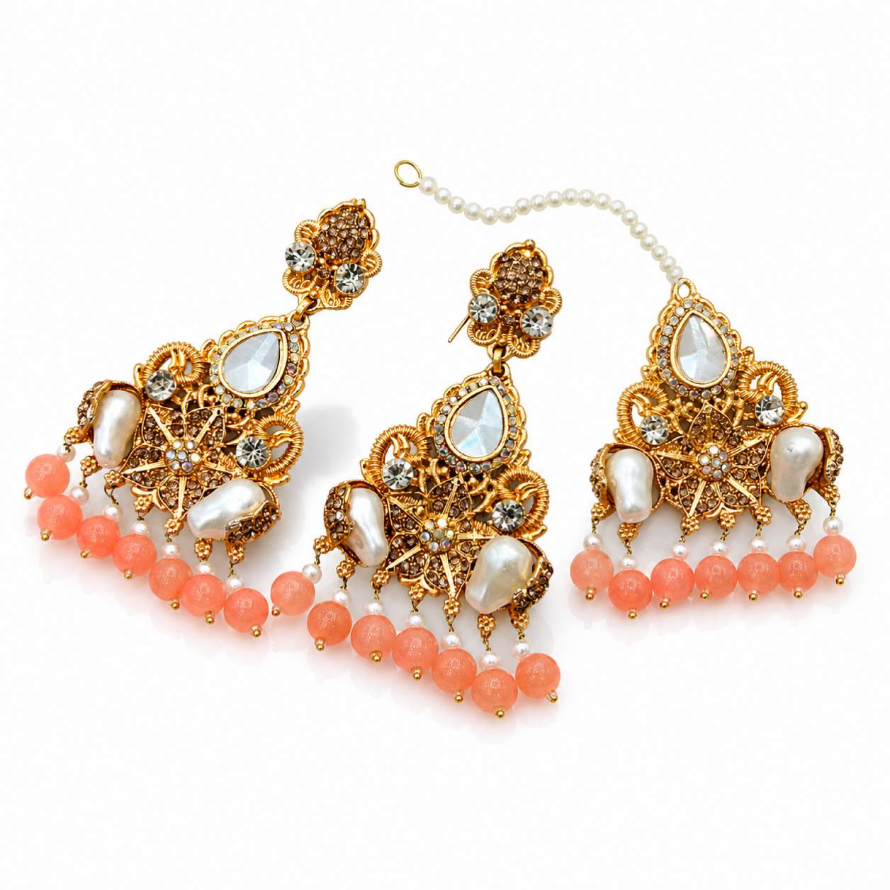 Kundan Pearl Chandbali Set - close-up of teardrop kundan centre and baroque pearl cabochons